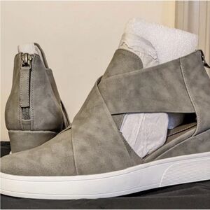 Stylish Crisscross Platform Wedge Sneakers Closed Toe Cut Out Shoes Size 8.5